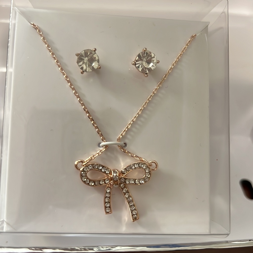 Nwtsale-Necklace Earrings Set 22$